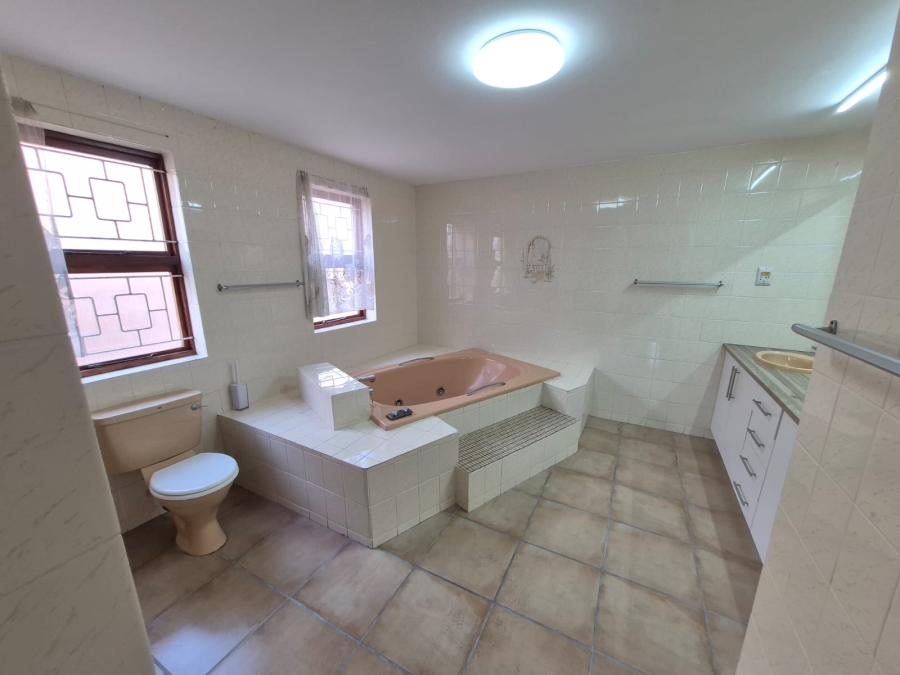 5 Bedroom Property for Sale in Bayview Western Cape